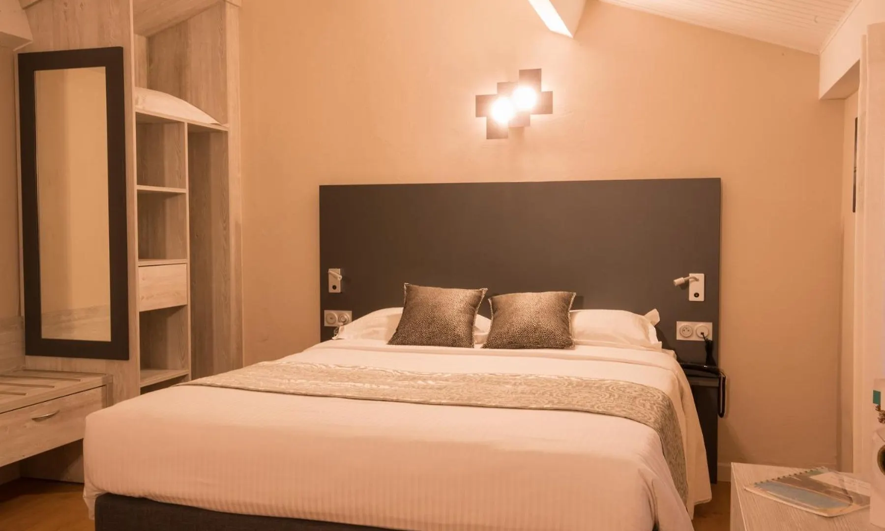 Logis Hotel Le Petit Casset La Boisse