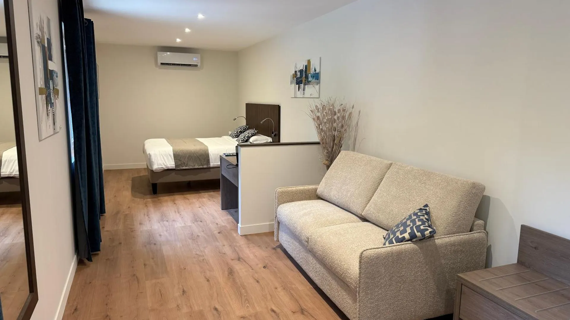 Logis Hotel Le Petit Casset La Boisse