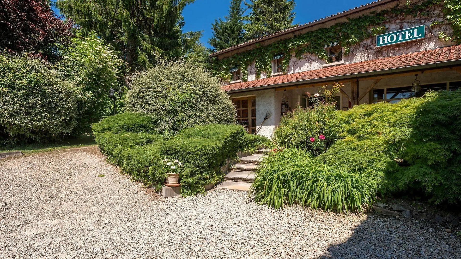 Logis Hotel Le Petit Casset La Boisse
