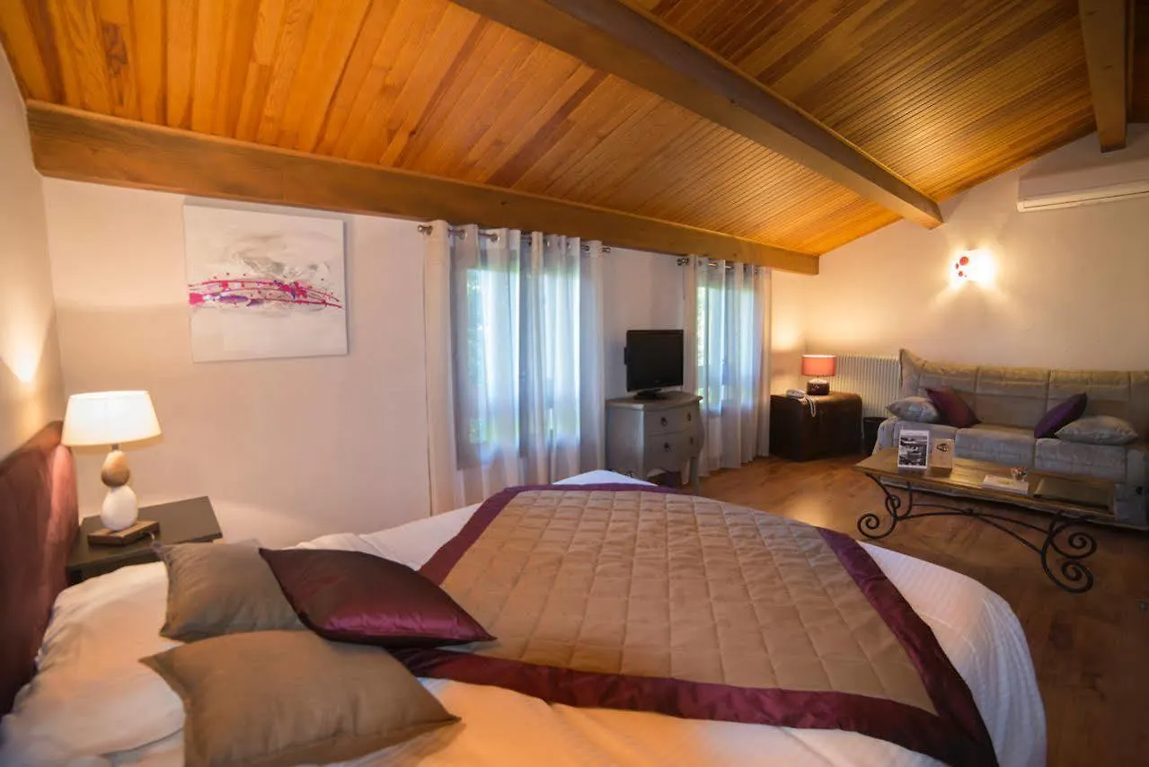 Logis Hotel Le Petit Casset La Boisse France