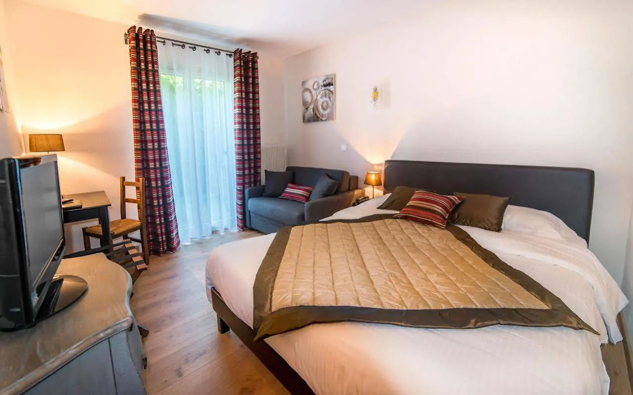 ***  Logis Hotel Le Petit Casset La Boisse France