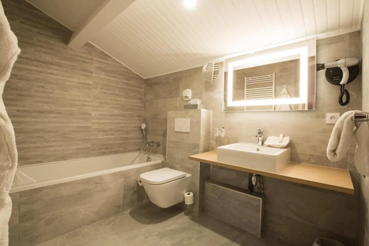 Logis Hotel Le Petit Casset La Boisse