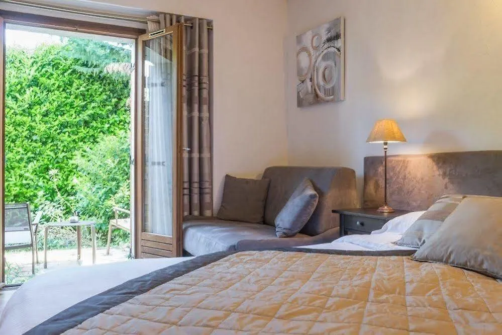 Logis Hotel Le Petit Casset La Boisse