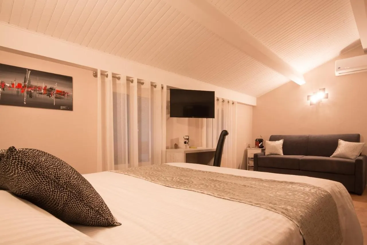 Logis Hotel Le Petit Casset La Boisse